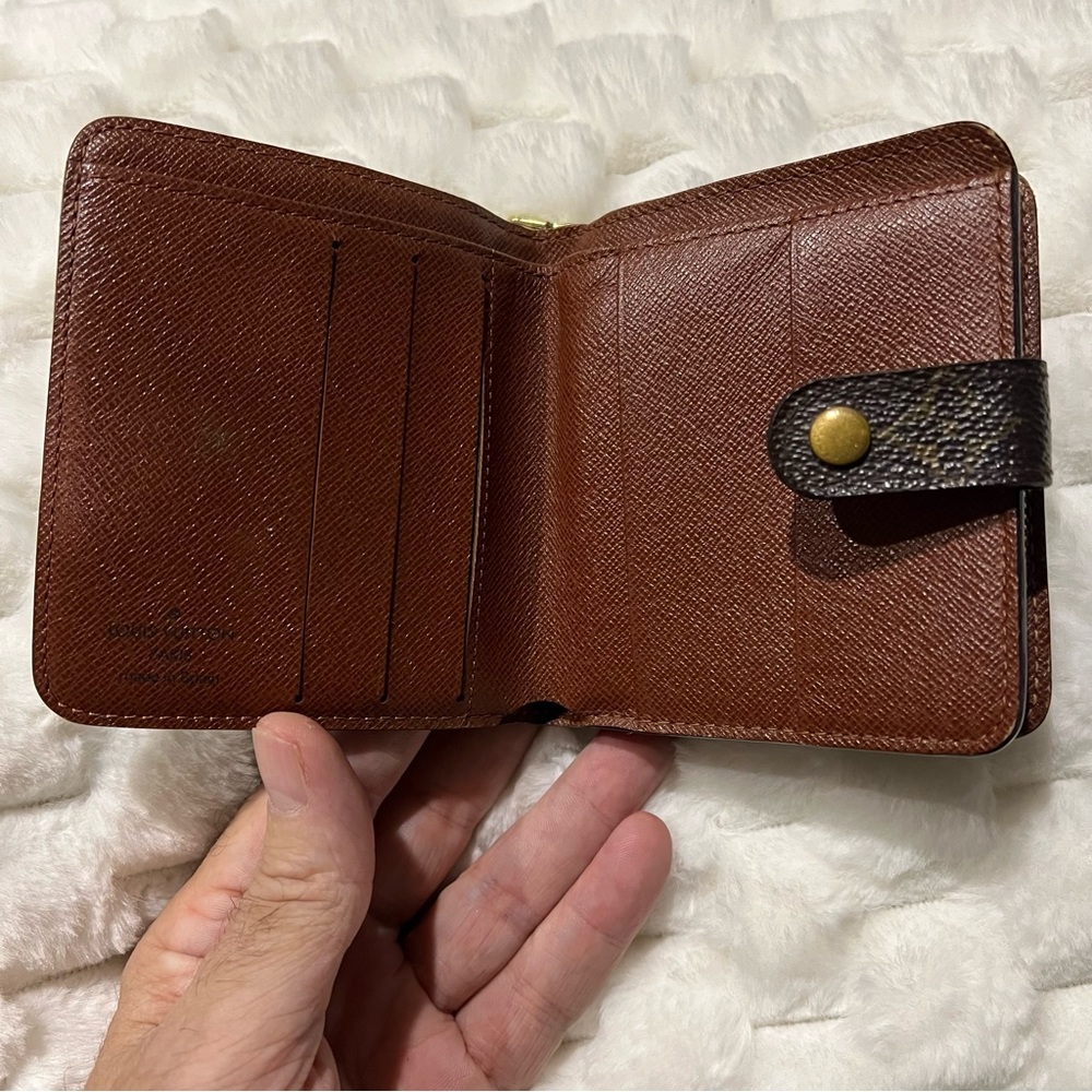 Louis Vuitton Compact Zippy Monogram Bifold Wallet - Picture 8 of 16